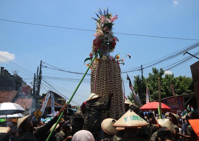 Tradisi Meron di Sukolilo, Pati, dilakukan untuk memperingati Maulid Nabi Muhammad SAW