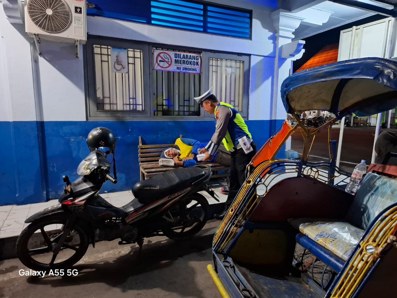 Satlantas Polres Rembang Gelar Blue Light Patrol dan Sahur On The Road