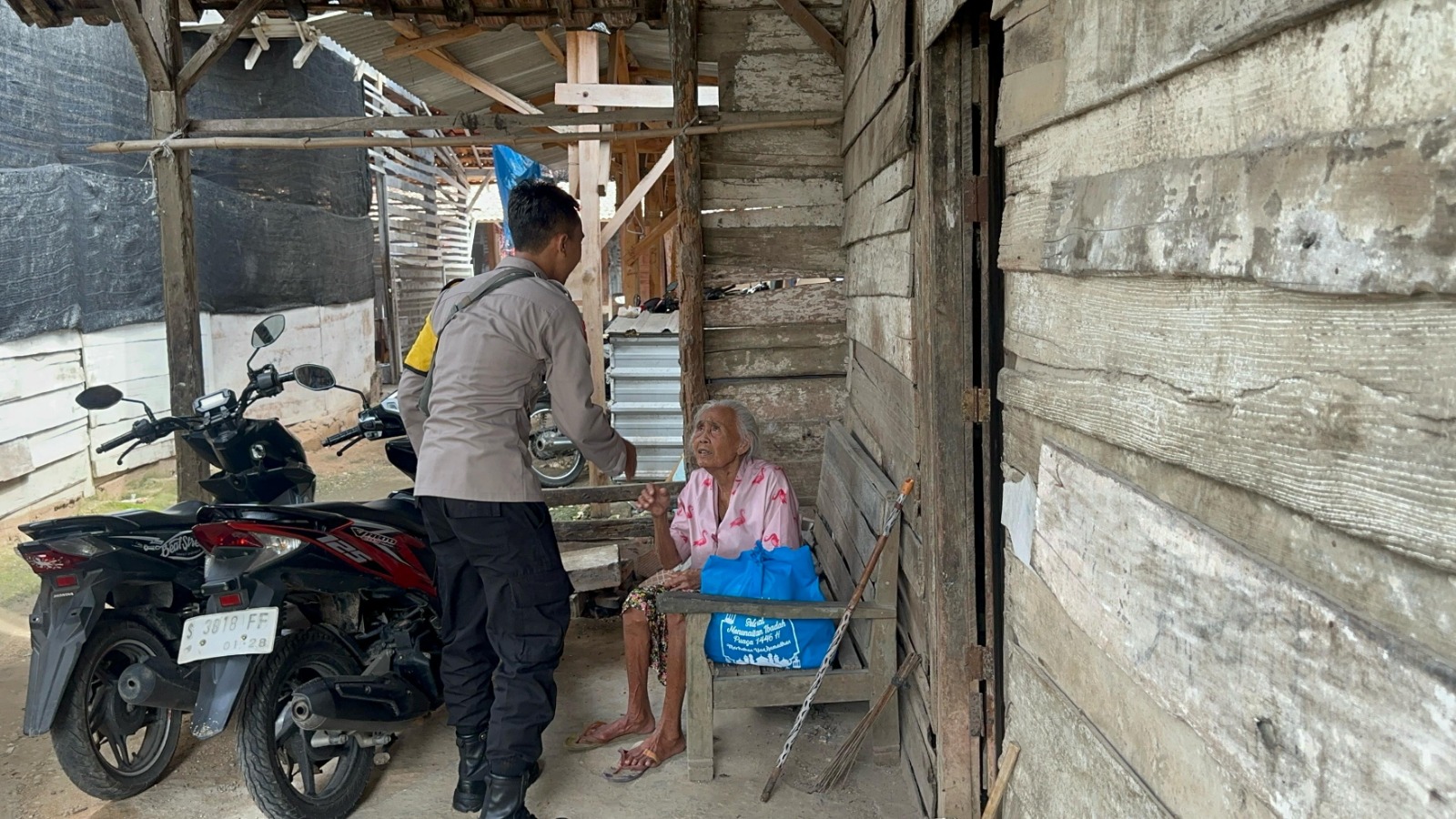 Ramadhan Hari Ke 17, Polsek Sale Turut Gelar Baksos Presisi Untuk Warga Masyarakat Membutuhkan