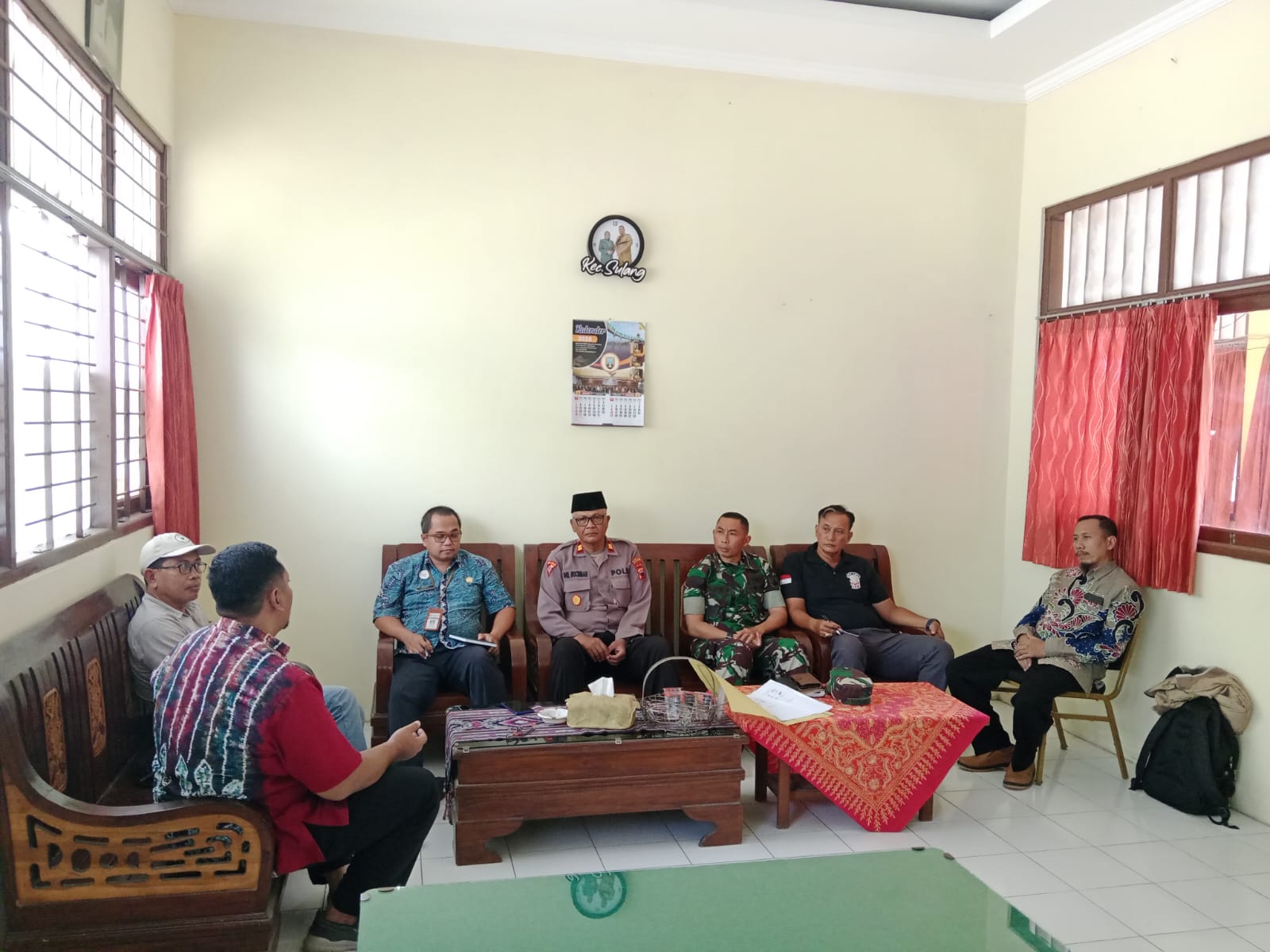 Pengamanan Malam Idul Fitri 1446 H: Kapolsek Sulang Laksanakan Rakor Dengan Forkopimcam Di Kantor Kecamatan