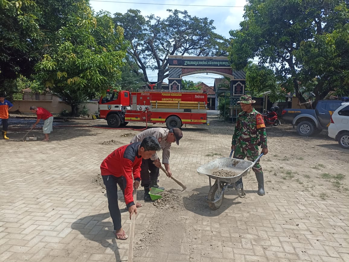 Polres Rembang Menggelar Bhakti Kebersihan, Pasca Banjir