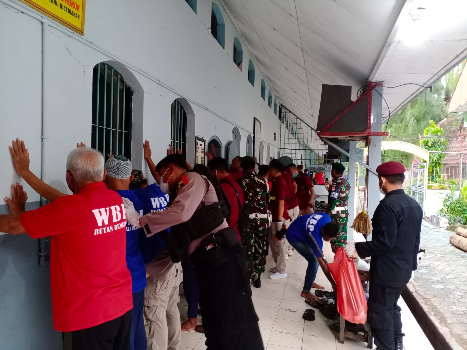 Menjelang Lebaran, Polres Rembang Bersama Petugas Gabungan Lakukan Razia Di Rutan Kabupaten Rembang