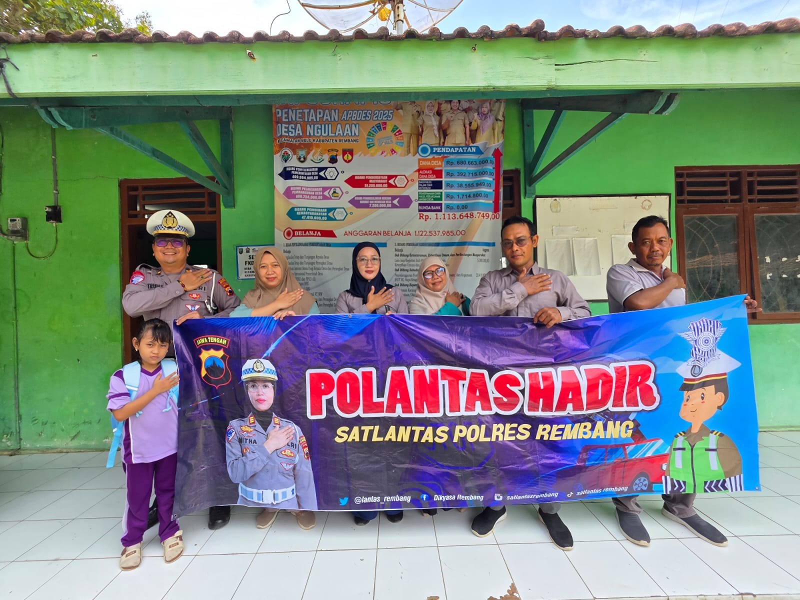 Gelorakan Tertib Berlalu Lintas, Unit Kamsel Satlantas Polres Rembang Dikmas Di Balai Desa