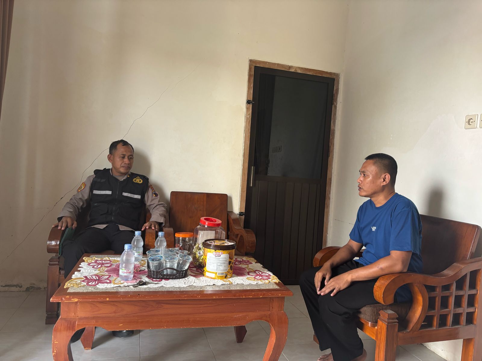 Besuk Anggota Sakit, Polres Rembang Gagas Progam "Tilik Wong Loro"