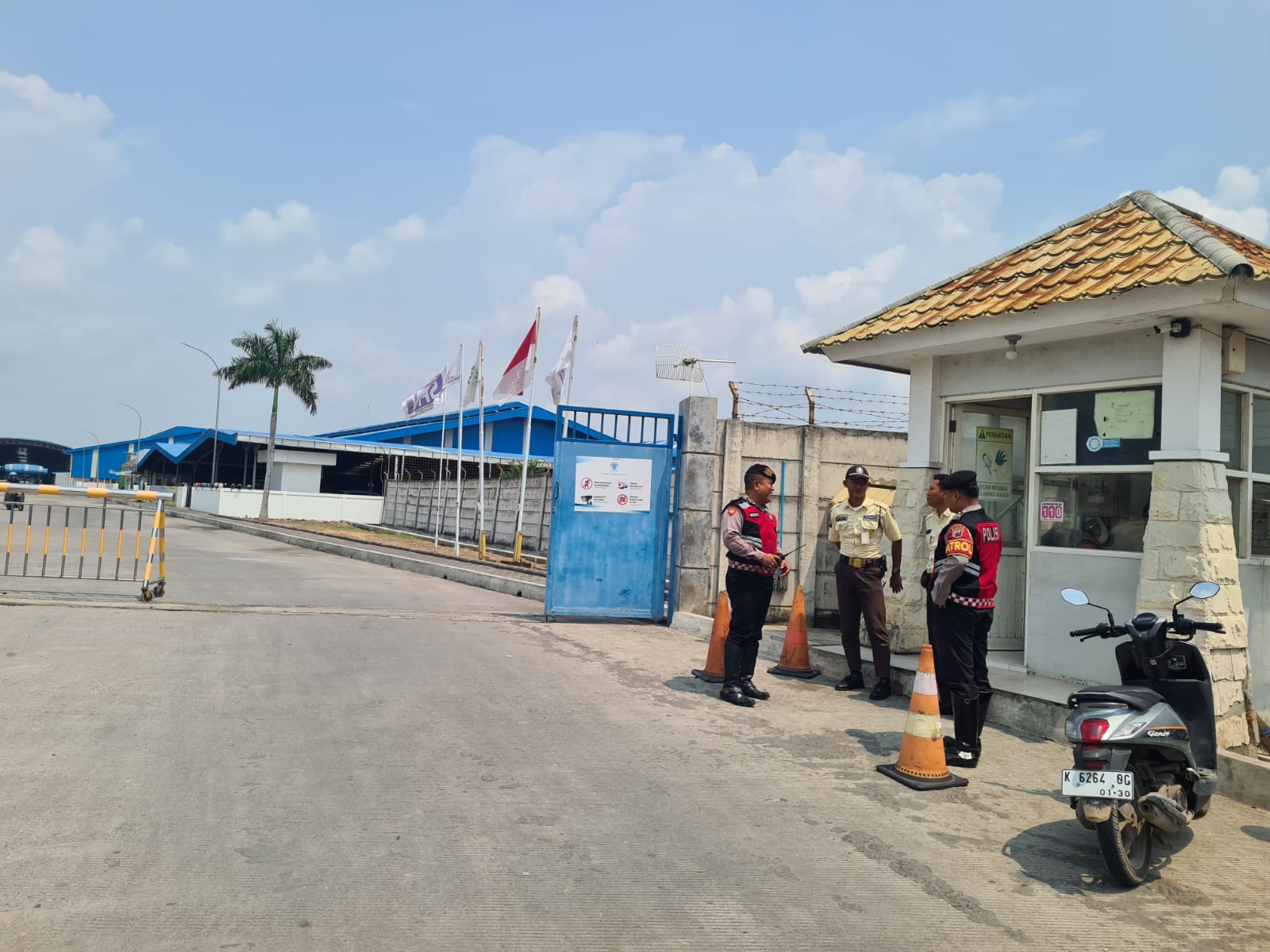 Sambangi Satpam PT PWI, Satgas Samapta Polres Rembang Tegaskan Segera Melapor Jika Ada Praktik Premanisme
