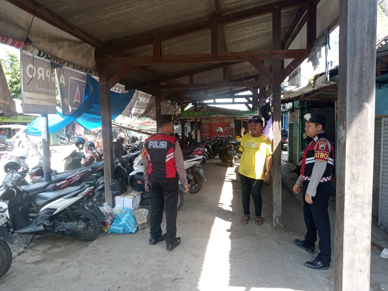 Patroli Dialogis Satgas Samapta Di Kawasan Pasar Kota Rembang, Tekan Aksi Premanisme