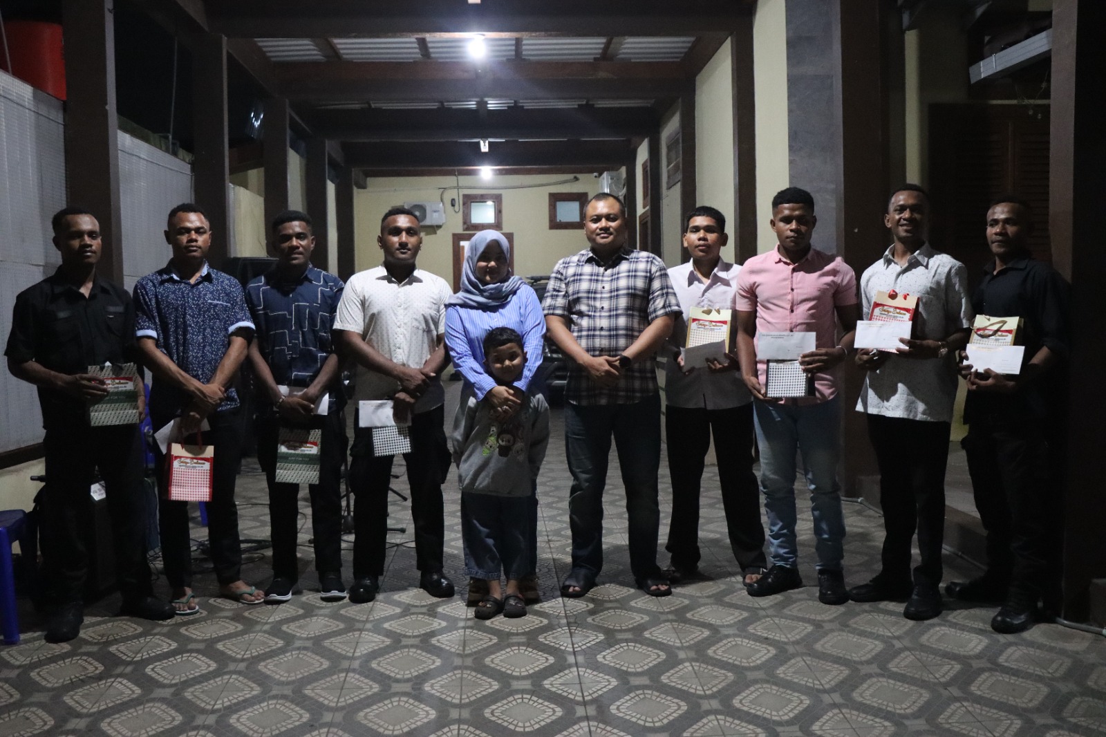 Malam Perpisahan Bintara Remaja Asal Papua, Kapolres Rembang Gelar di Rumah Dinas