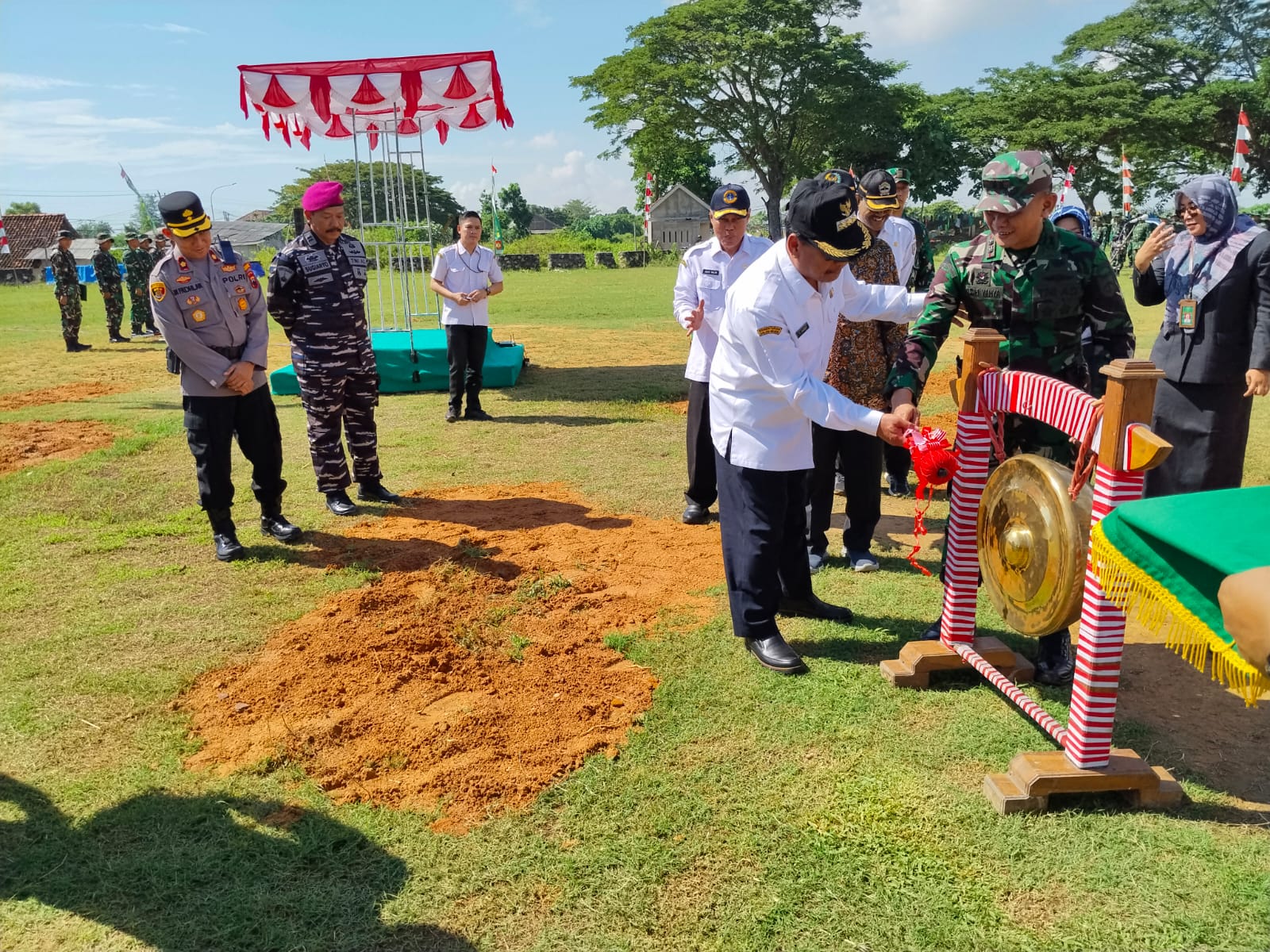 Wakapolres Rembang Turut Hadiri Acara Penutupan TMMD Sengkuyung Tahap II Tahun 2025 di Desa Temperak Sarang