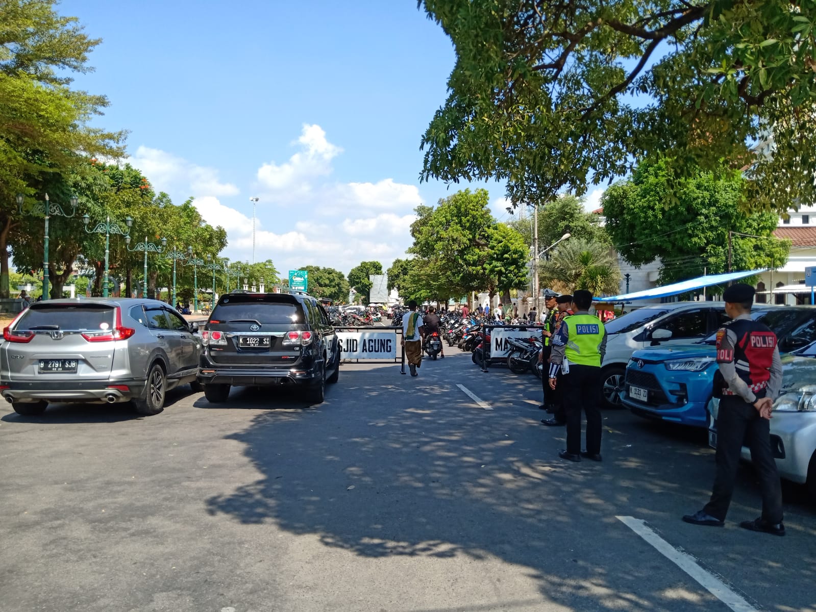 Jamin Keamanan & Ketertiban, Jajaran Polres Rembang Bersama Polsek Laksanakan Pengamanan Sholat Idul Adha 1446 H