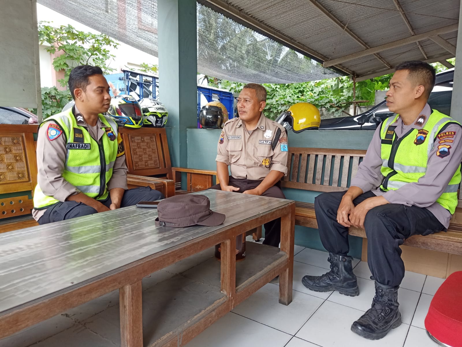 Sambang Ke Pabrik Pengolahan Ikan, Polsek Sarang Koordinasi Keamanan Dengan Pihak Keamanan Pabrik