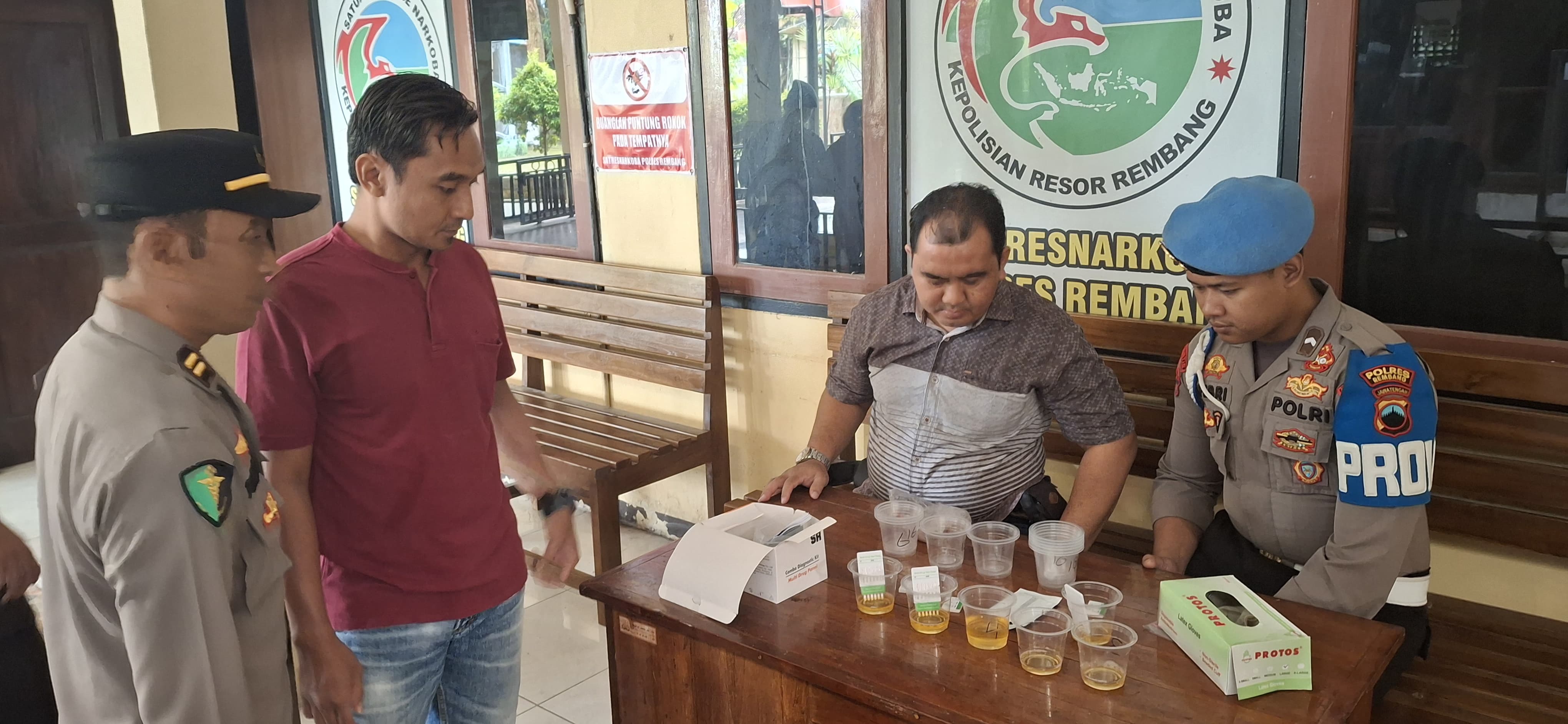 Si Propam Bersama Si Dokkes Polres Rembang Gelar Tes Urine Mendadak Bagi Personil Polres Rembang