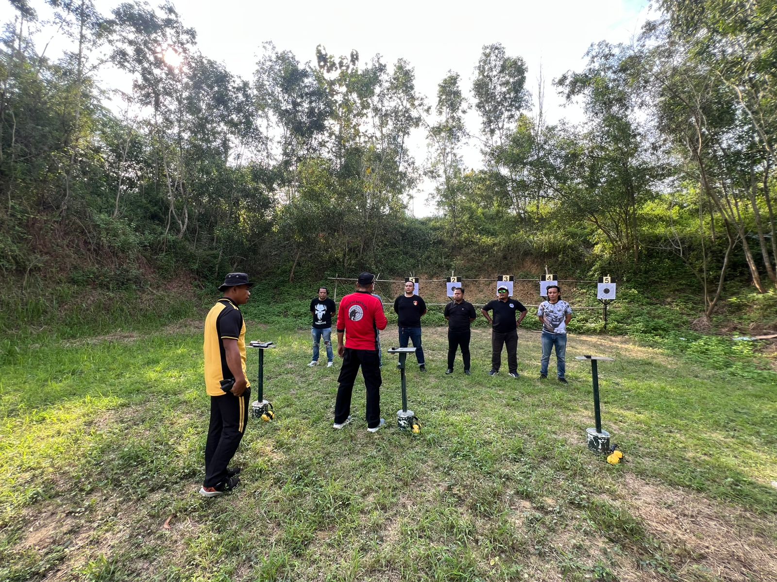Tim Resmob Satreskrim Polres Rembang Gelar Latihan Menembak Tingkatkan Kemampuan Personel