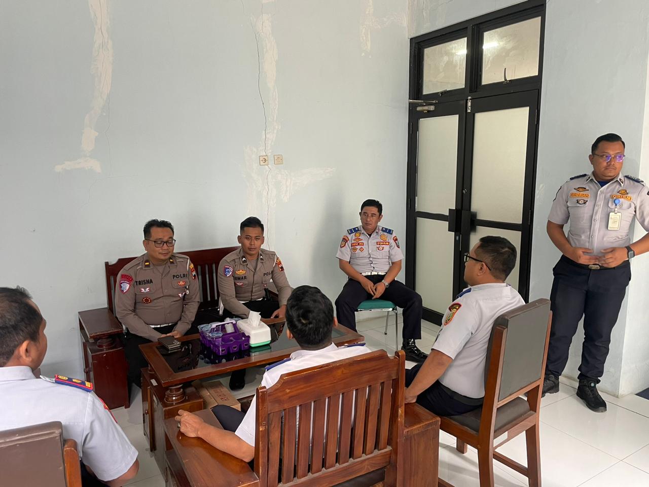 Satlantas Polres Rembang Koordinasi dengan Dishub Bahas Audiensi Kendaraan ODOL