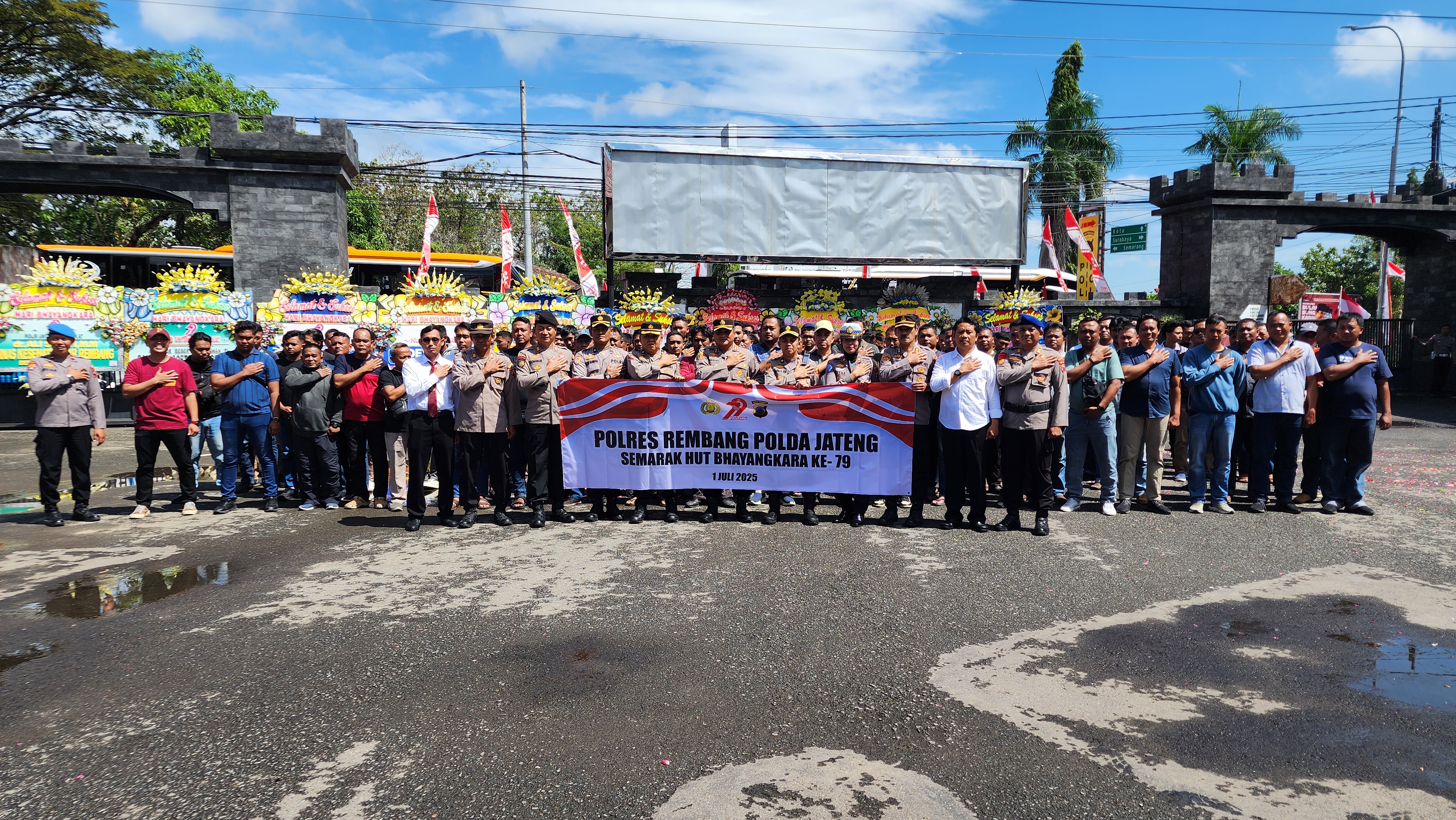 Polres Rembang Lepas Keberangkatan Rombongan Masa ke Jakarta untuk Upacara Hari Bhayangkara ke-79