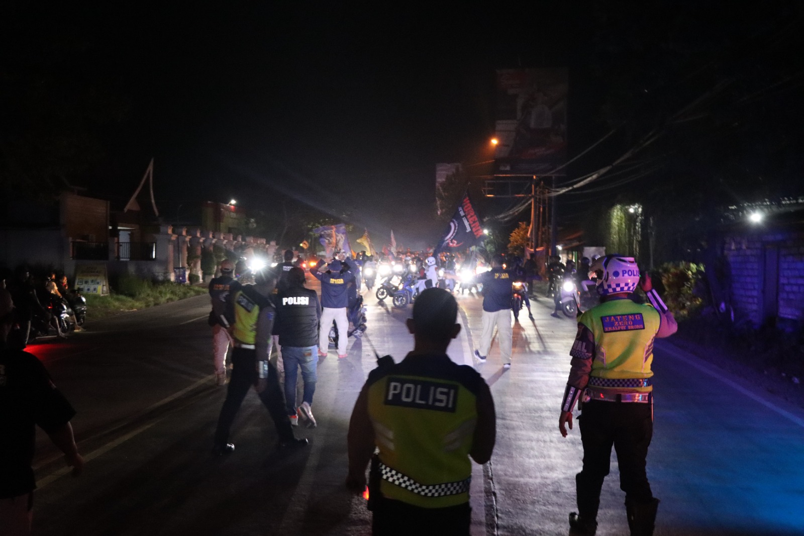 Kekuatan Penuh, Polres Rembang Berhasil Putar Balik Rombongan Konvoi Simpatisan PSHT dari Luar Daerah