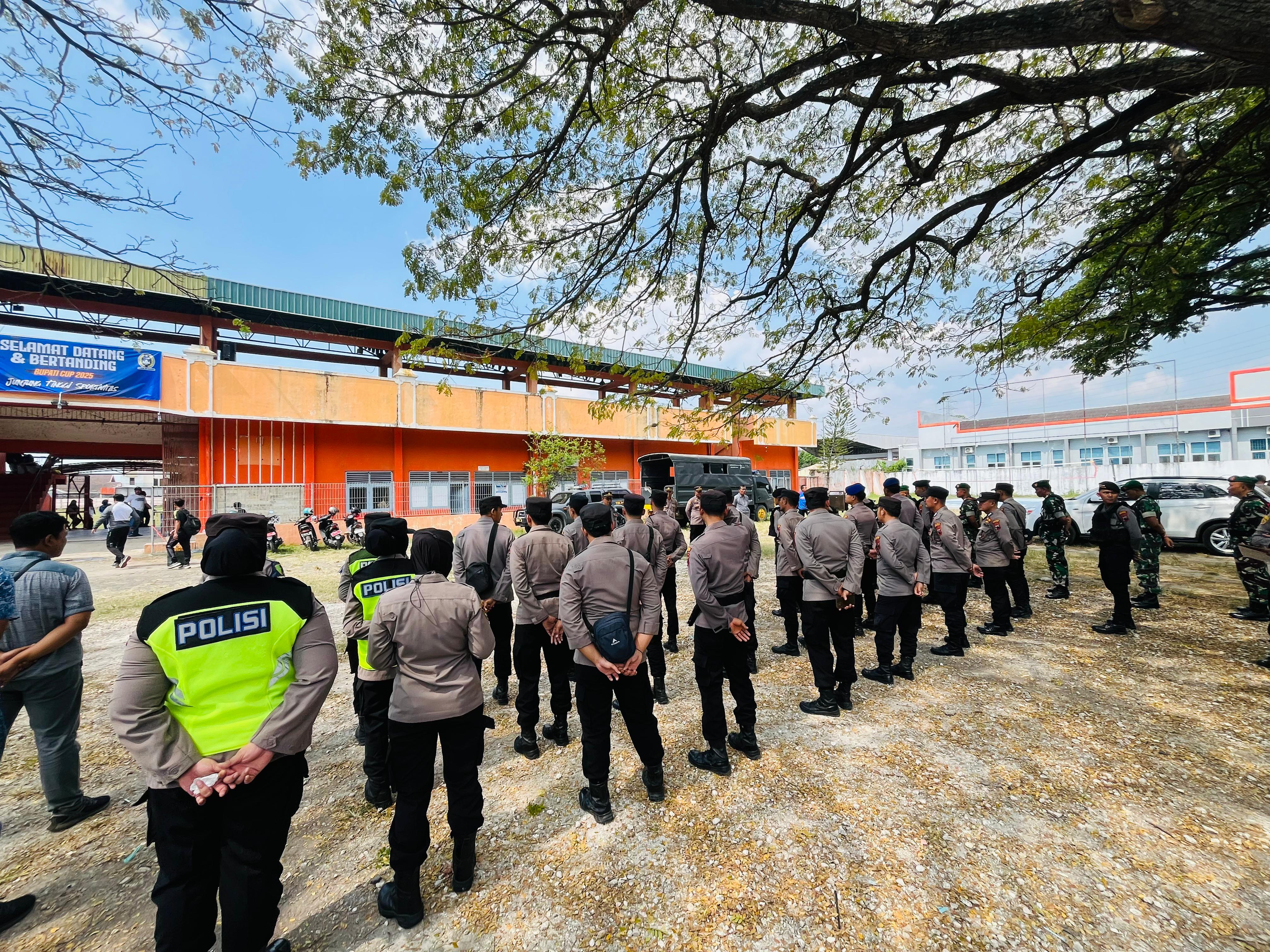 Polres Rembang Gelar Apel Siaga Pengamanan Pertandingan Sepak Bola Bupati Cup 2025